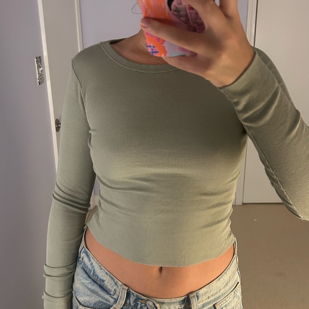 Green Fitted Crop Long Sleeve Tee